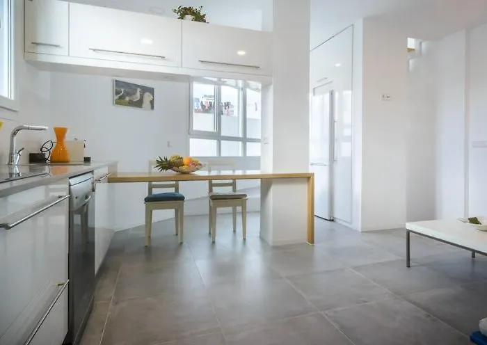 Con Terraza Vistas Al Mar. *